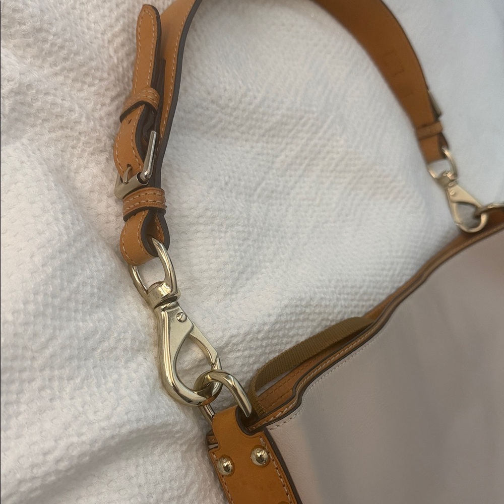 Chic Pink Leather DOONEY & BOURKE Shoulder Bag - Picture 4 of 6
